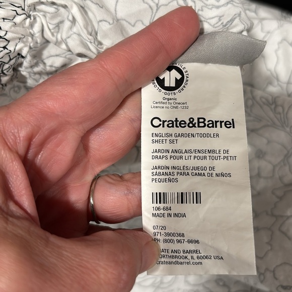 Crate&Barrel English Garden Toddler fitted sheet and pillow case organic cotton - Picture 3 of 5